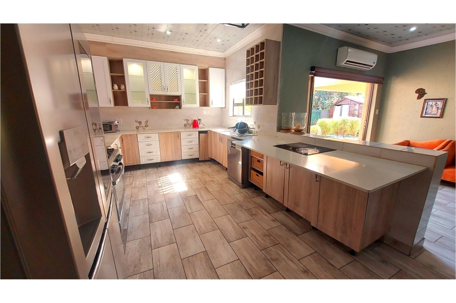 5 Bedroom Property for Sale in Meerhof North West